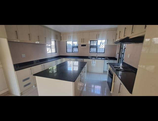 3 BEDROOM PROPERTY TO RENT IN DAWNCLIFFE